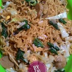 A picture of Mie goreng simple.