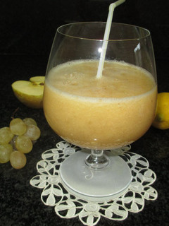 Una foto de Batido de uvas blancas con manzana Golden