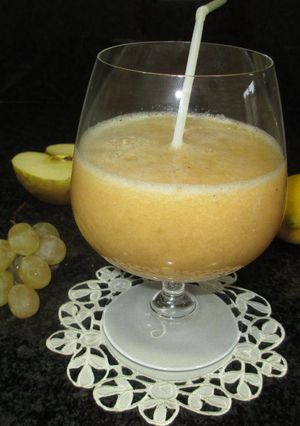 Foto principal de Batido de uvas blancas con manzana Golden