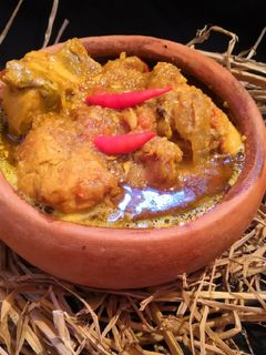 চিকেনের ঝোল (Chicken er jhol recipe in Bengali) রেসিপির প্রধান ছবি
