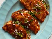 Una foto de quesadillas de carne molida