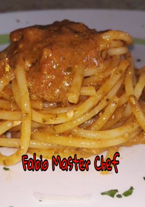 Foto di Spaghetti con Pelati, Pesto alla Genovese e Ricotta Salata