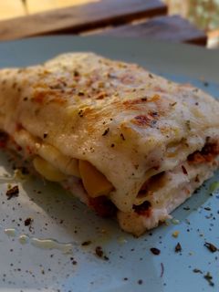 Una foto de Lasaña de picadillo cubano y queso