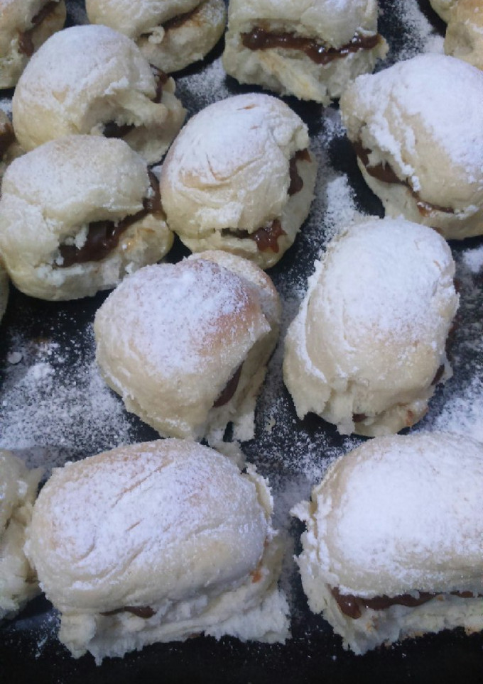 Una foto de Facturas con dulce de leche "miguelitos"
