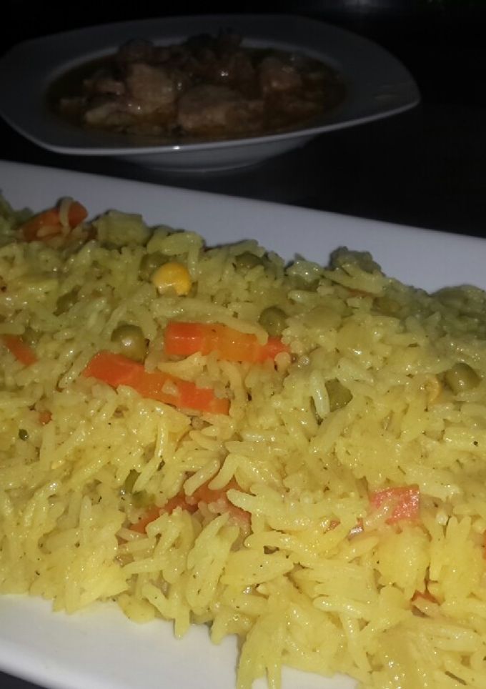 صورة لوصفة رز اصفر مفلفل 💛