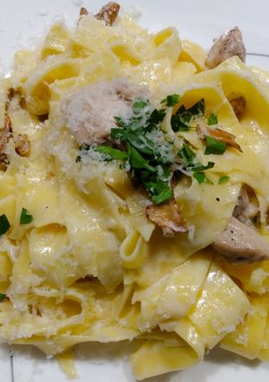 A picture of Pappardelle with chicken, chanterelles and cream.