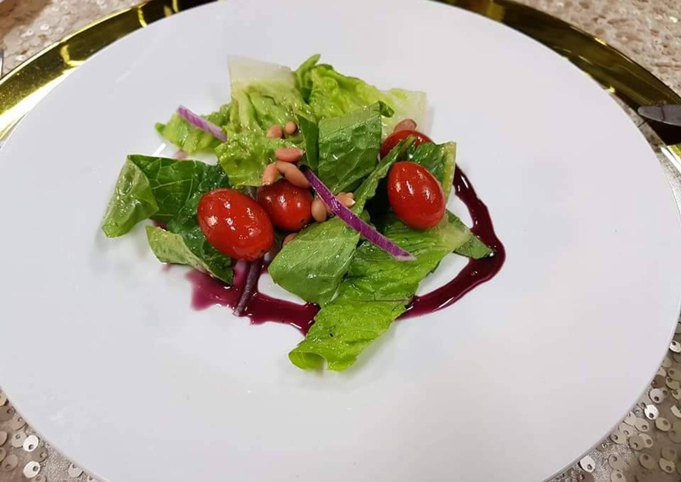 Ensalada verde con piñones