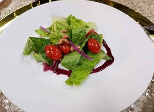 Una foto de Ensalada verde con piñones