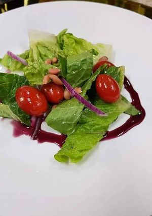 Una foto de Ensalada verde con piñones
