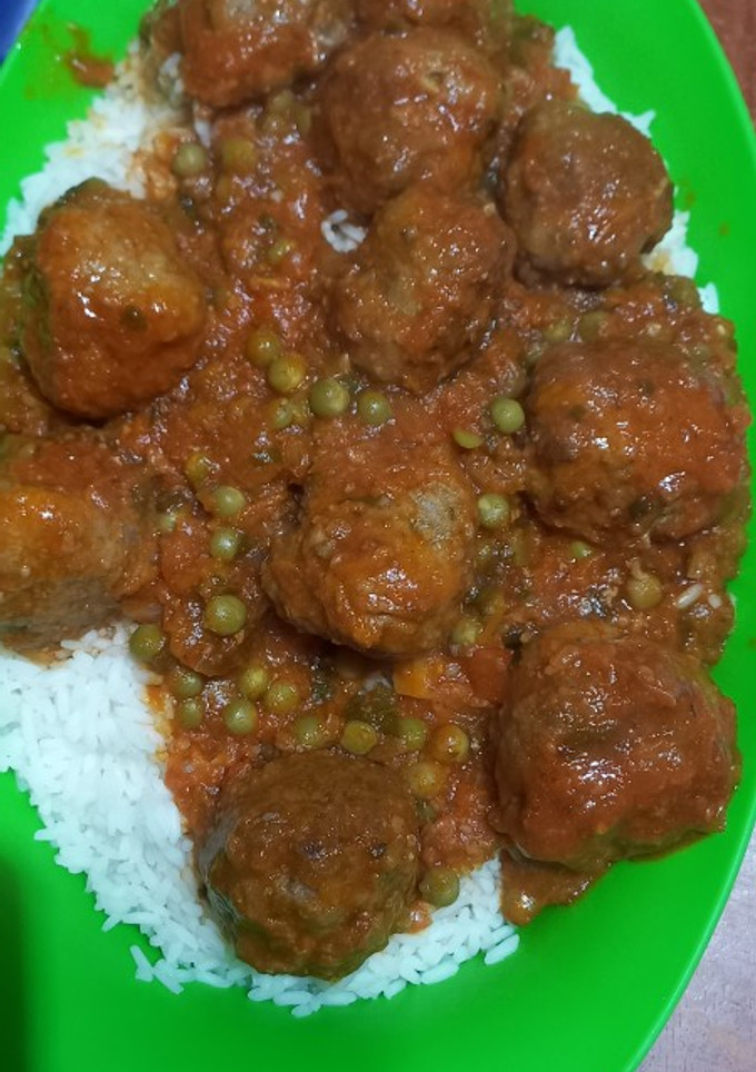 Una foto de Albóndigas con arroz