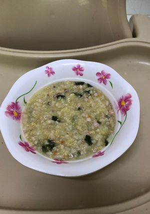 Hình của món Cháo mực rau muống hạt kê.