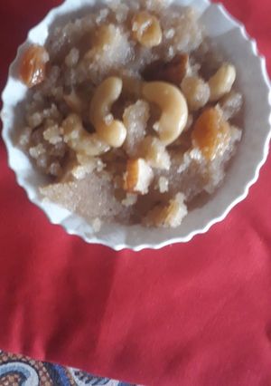 सूजी का हलवा (Suji ka halwa recipe in hindi) रेसिपी मुख्य फोटो