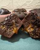 Muffins de chocolate con corazón de dulce de leche / topping de arándanos y chips de chocolate 🍫 🫐