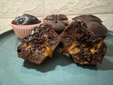 Muffins de chocolate con corazón de dulce de leche / topping de arándanos y chips de chocolate 🍫 🫐