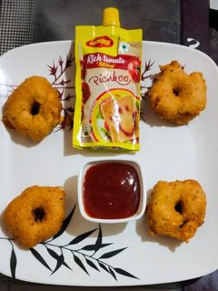 मेदु वड़ा (medu vada recipe in Hindi) रेसिपी मुख्य फोटो