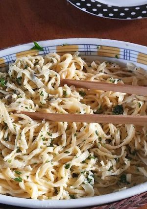 Una foto de Tallarines caseros con pesto