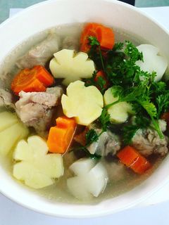 Hình của món Xương heo nấu rau củ.