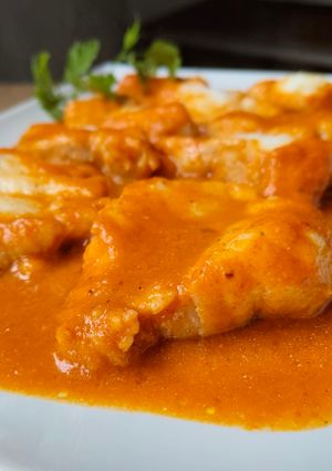 Una foto de Rape en salsa de pimientos asados