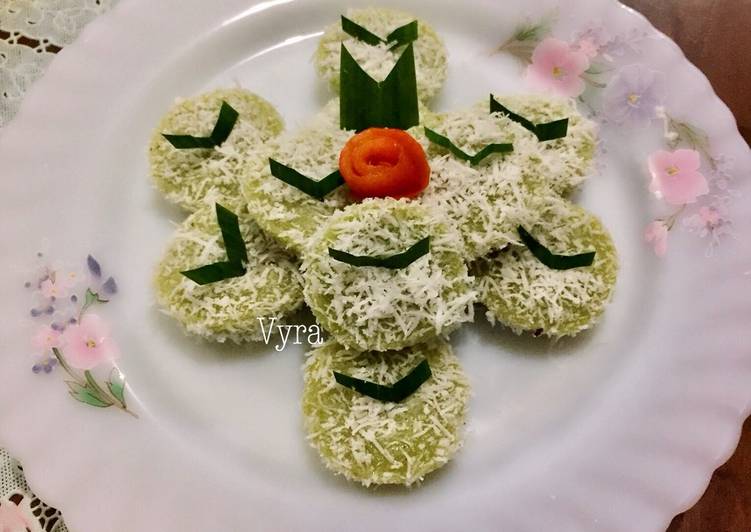 Kue Lumpang Pandan Hijau