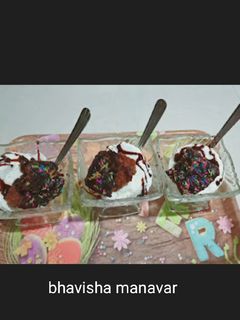 ચોકલેટ બ્રાઉની વીથ આઈસ્ક્રીમ (Chocolate Brownie With Icecream Recipe In Gujarati) રેસીપી મુખ્ય ફોટો