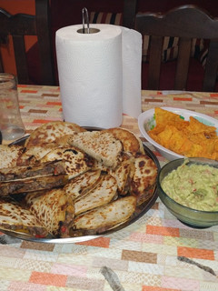 Una foto de Tacos de carne y guacamole!