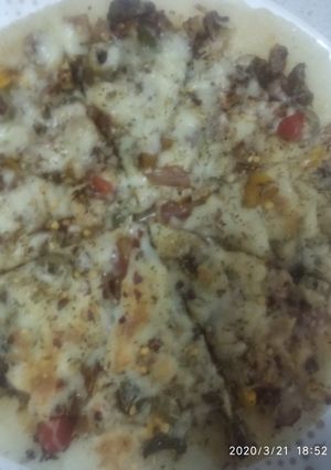 सूजी पिज़्ज़ा (Suji Pizza recipe in Hindi) रेसिपी मुख्य फोटो