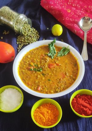 મુંગ મસાલા (Moong Masala Recipe In Gujarati) રેસીપી મુખ્ય ફોટો