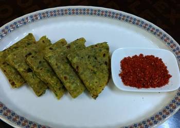 Easy Serving Recipe Methi bhaji thepla  dry garlic chutney Savory Delicious