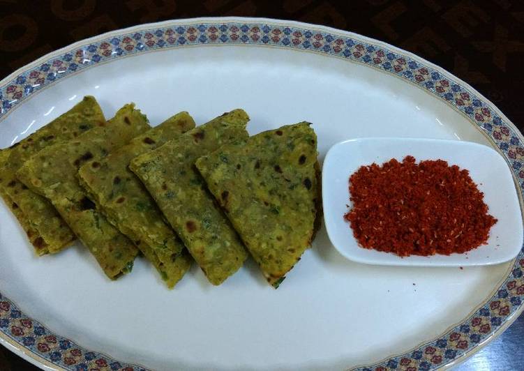 Simple Way to Make Speedy Methi bhaji thepla &amp; dry garlic chutney