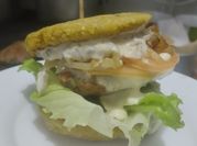 Una foto de arepas con lechuga