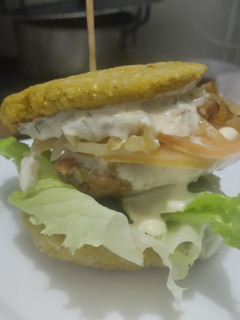 Una foto de Arepa-burger🫓de carne🍖de res🥙🍔🧆