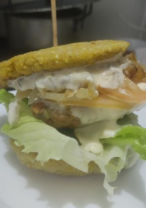 Una foto de Arepa-burger🫓de carne🍖de res🥙🍔🧆