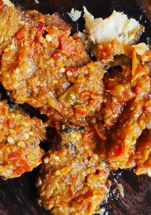 Foto resep Pecak ikan pe (ikan taman / pari asap)