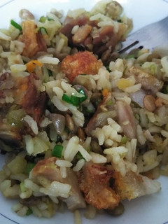 Una foto de Arroz con lentejas y chicharrón de rabo de cerdo