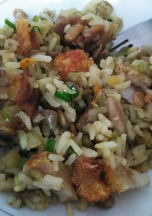 Una foto de Arroz con lentejas y chicharrón de rabo de cerdo