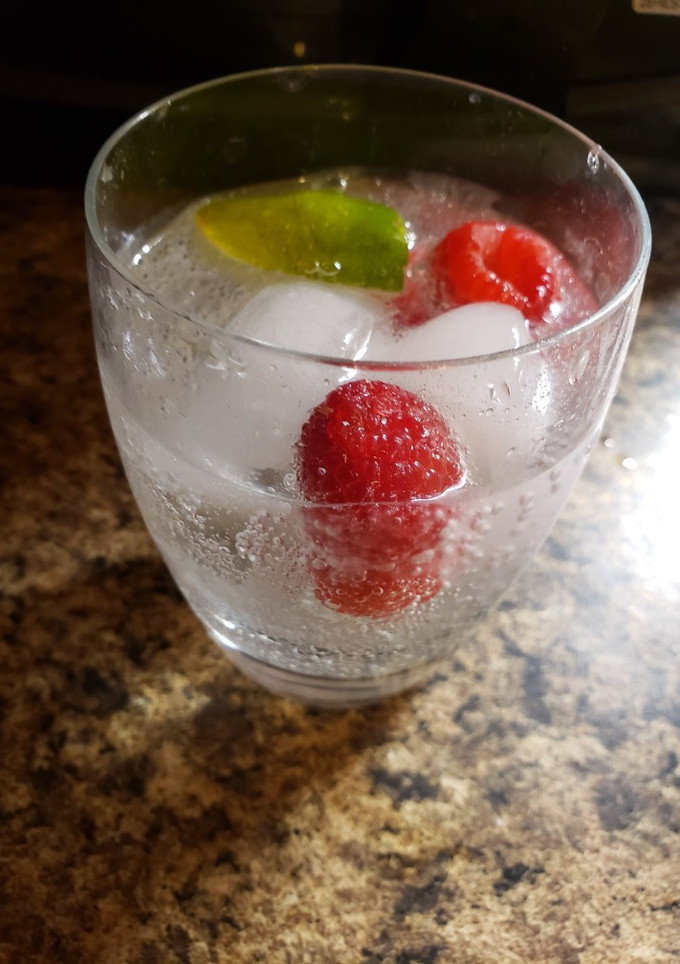 A picture of Raspberry Lime Spritz.