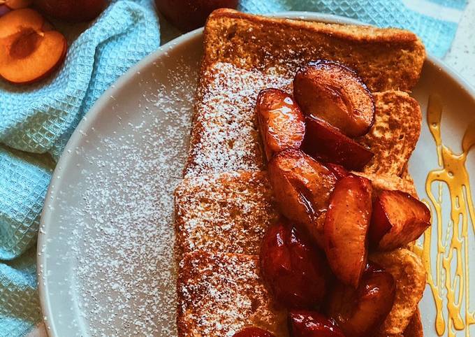 French Toast with grilled plums