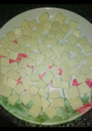 A picture of Alawar madara (milk candy).