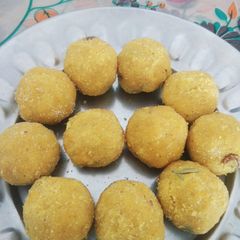 Moong dal ke ladoo A picture of Moong dal ke ladoo.