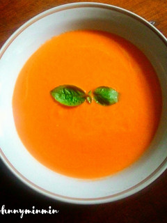 A picture of Creamy tomato soup.