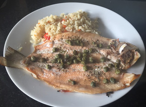Una foto de Trucha a la Plancha con Alcaparras