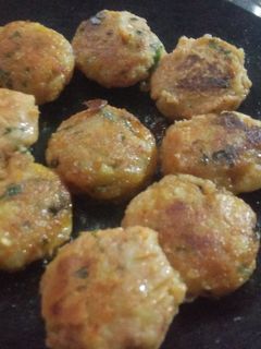 केले की टिक्की (kele ki tikki recipe in Hindi) रेसिपी मुख्य फोटो