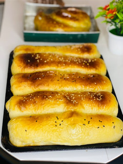 A picture of Fish roll bread.