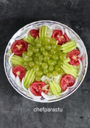 عکسی از دستور سالاد انگور