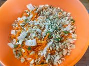 Una foto di carota insalata
