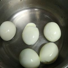 A picture of How to boil eggs easy peel.