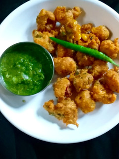 इंस्टेंट मूंगदाल भजिया (Instant Moong Dal Bhajiya Recipe In Hindi) रेसिपी मुख्य फोटो