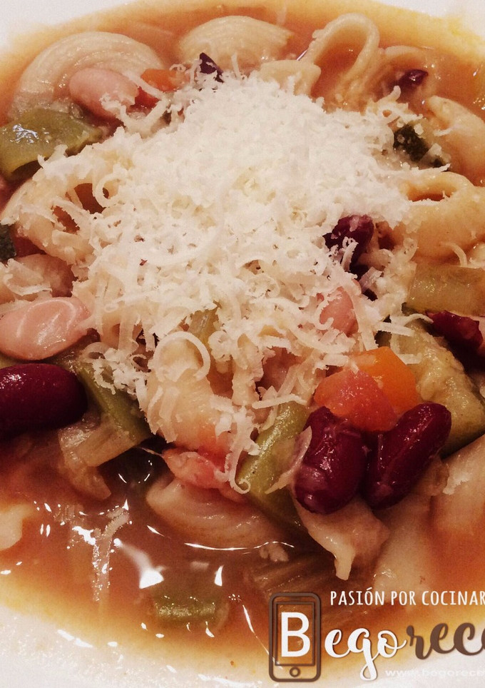 Una foto de Sopa minestrone