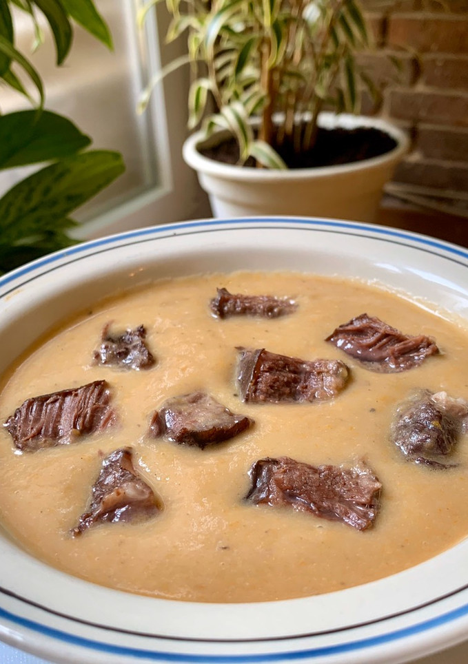 Una foto de Carrilladas con puré,plato único!