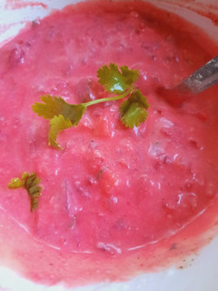 बीटरूट रायता (beetroot raita recipe in Hindi) रेसिपी मुख्य फोटो